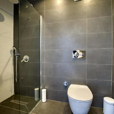 Apartment Retreat, Block A2, Unit 1