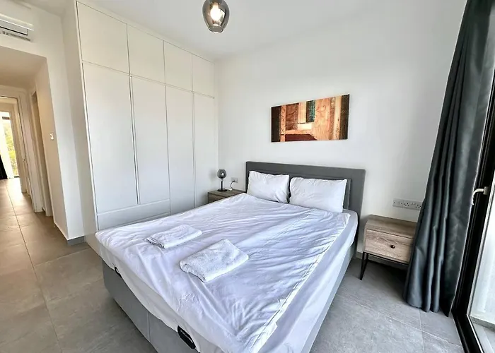 Retreat, Block A2, Unit 1 Daire *